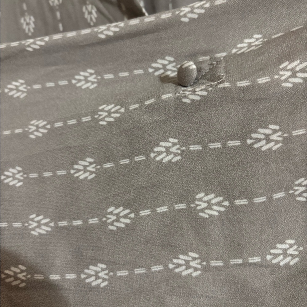 Gray Torrid Button-Down Top With Arrow Pattern - image 5